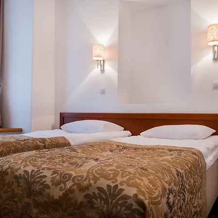 Three Crowns Residents Hotel 3*