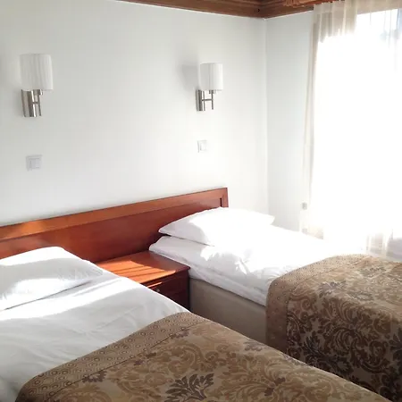 Three Crowns Residents Hotel 3*