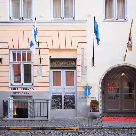 Three Crowns Residents Hotel 3*