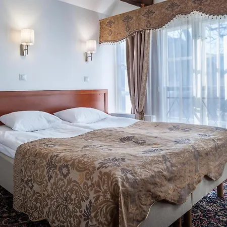 Three Crowns Residents Hotel