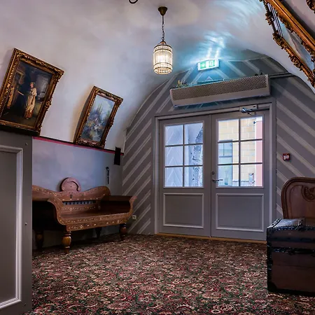 Three Crowns Residents Ξενοδοχείο 3*