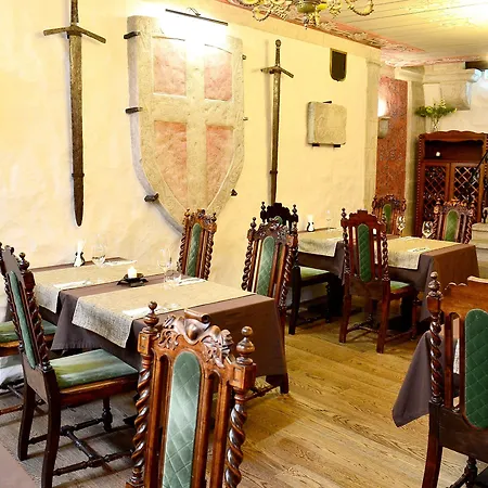 Three Crowns Residents Hotel 3*