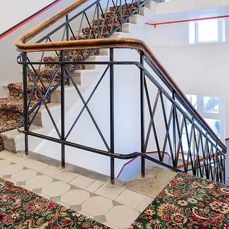 Three Crowns Residents Hotel 3*