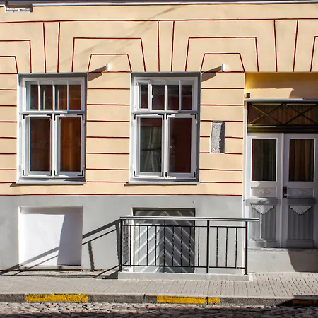 Three Crowns Residents Hotel 3*