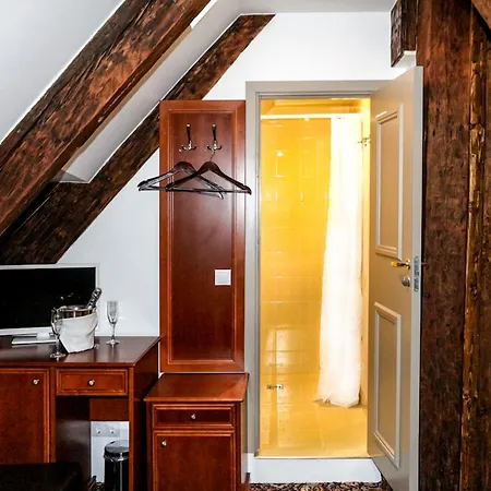Three Crowns Residents Hotel