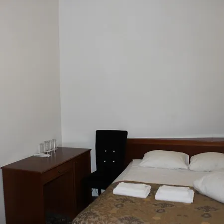 Three Crowns Residents Hotel 3*