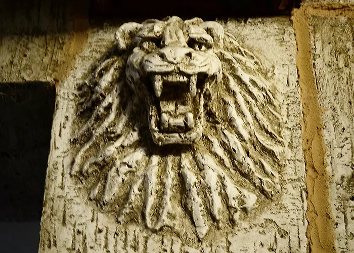 호텔 쓰리 크라운 레지던츠