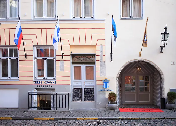 Three Crowns Residents Hotel 3*