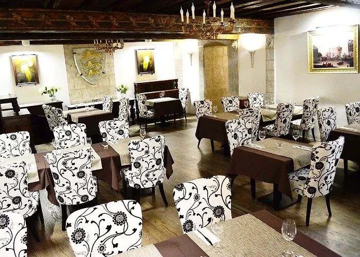 쓰리 크라운 레지던츠 호텔 탈린