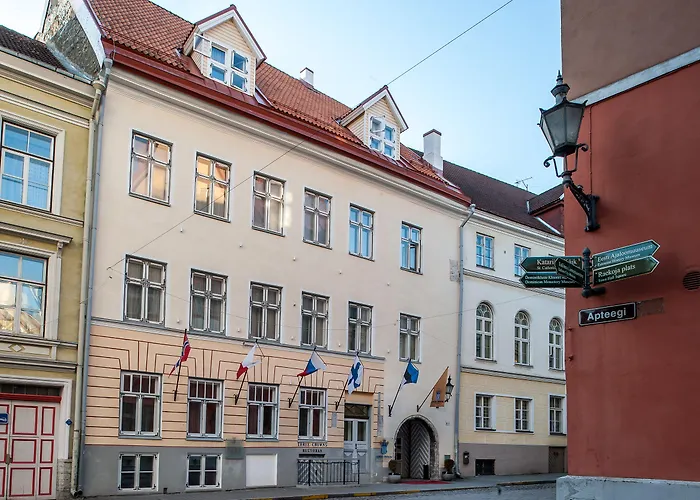 호텔 쓰리 크라운 레지던츠 3*