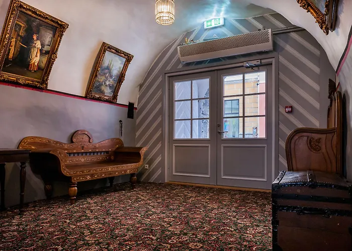 Three Crowns Residents Hotel 3*