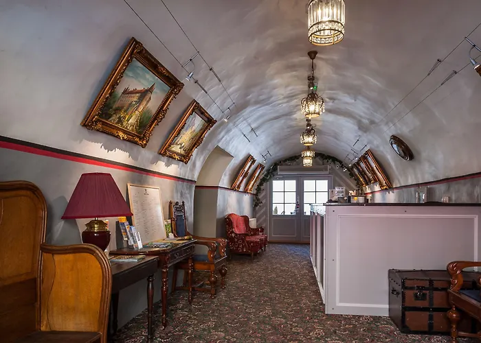 호텔 쓰리 크라운 레지던츠