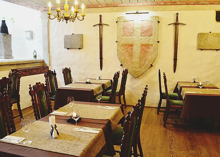 호텔 쓰리 크라운 레지던츠