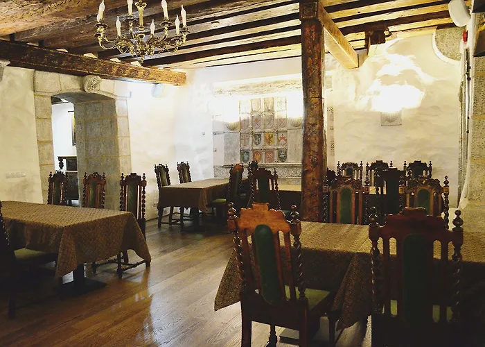 쓰리 크라운 레지던츠 호텔