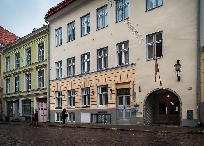 쓰리 크라운 레지던츠 호텔