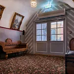 Three Crowns Residents Hotell 3*