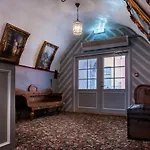 Three Crowns Residents Hotell 3*