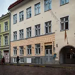 Three Crowns Residents Hotell
