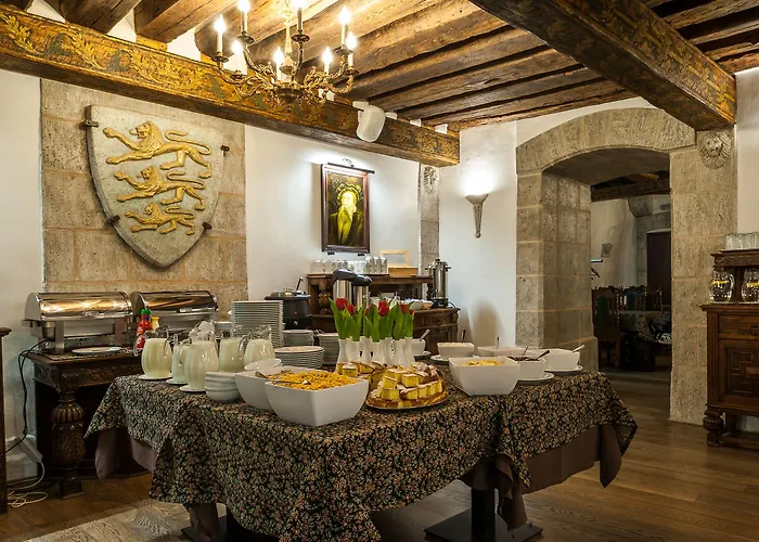 Hotel Three Crowns Residents