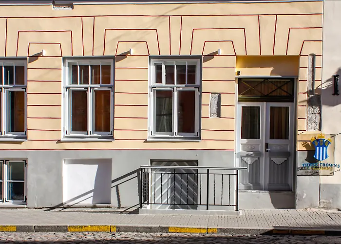 Three Crowns Residents Hotel 3*