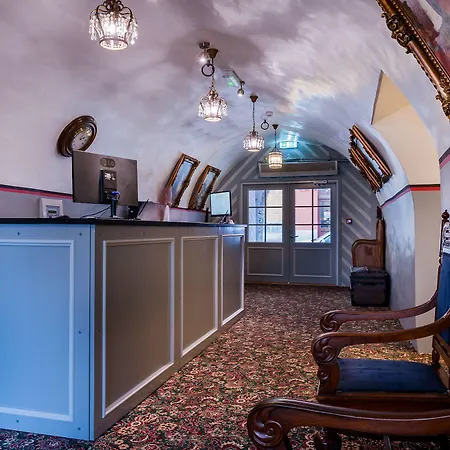 ホテル スリー クラウンズ レジデンツ 3*