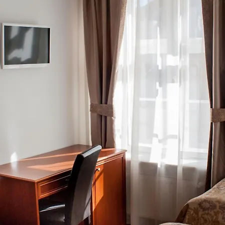 ホテル スリー クラウンズ レジデンツ