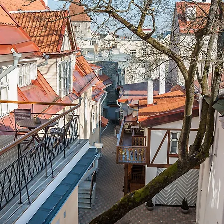 ホテル スリー クラウンズ レジデンツ 3*