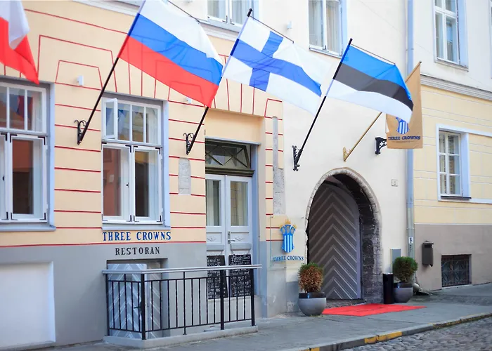 Three Crowns Residents Hotell