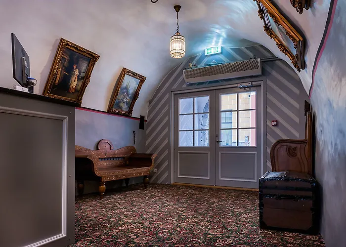 Three Crowns Residents Hotell 3*