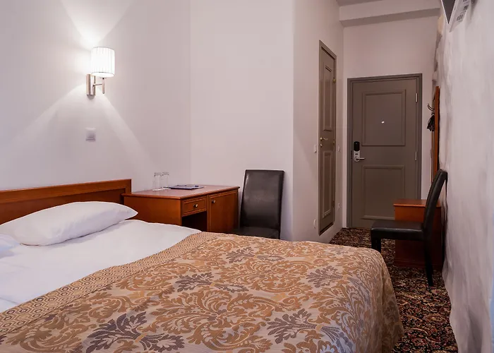 Three Crowns Residents Hotell 3*