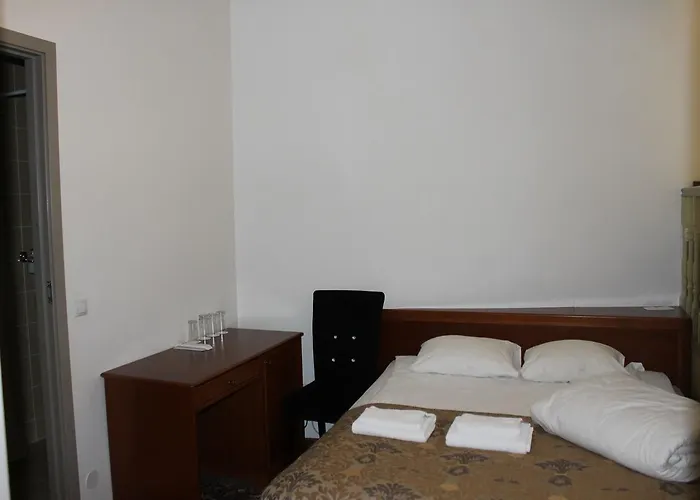 Three Crowns Residents Hotell 3*